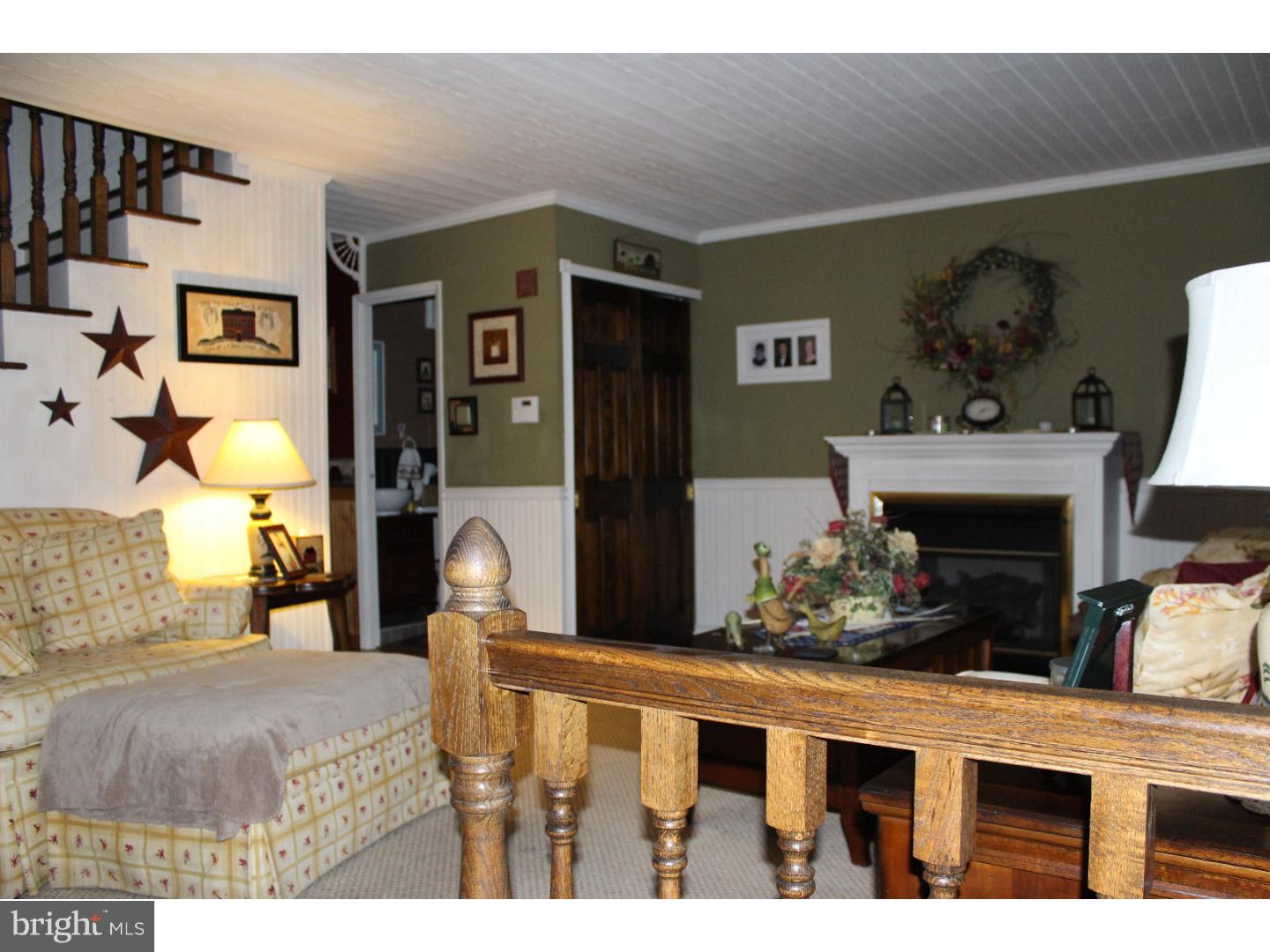 12408 Rambler Road Philadelphia, PA 19154 - Photo 4 of 20 Living Room