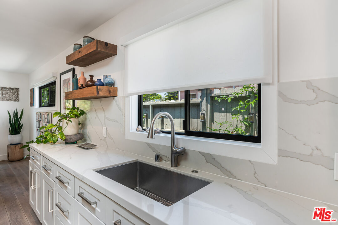 918 Indiana Avenue Venice, CA 90291 - Photo 12 of 36