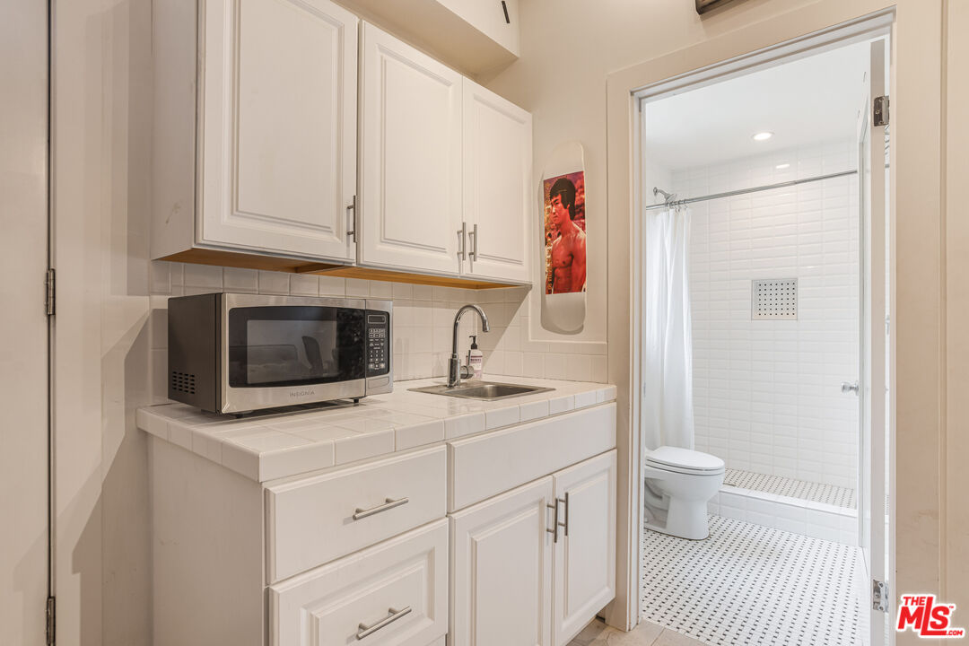 918 Indiana Avenue Venice, CA 90291 - Photo 15 of 36