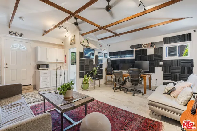 $2,100,000 | 918 Indiana Avenue, Venice, CA 90291