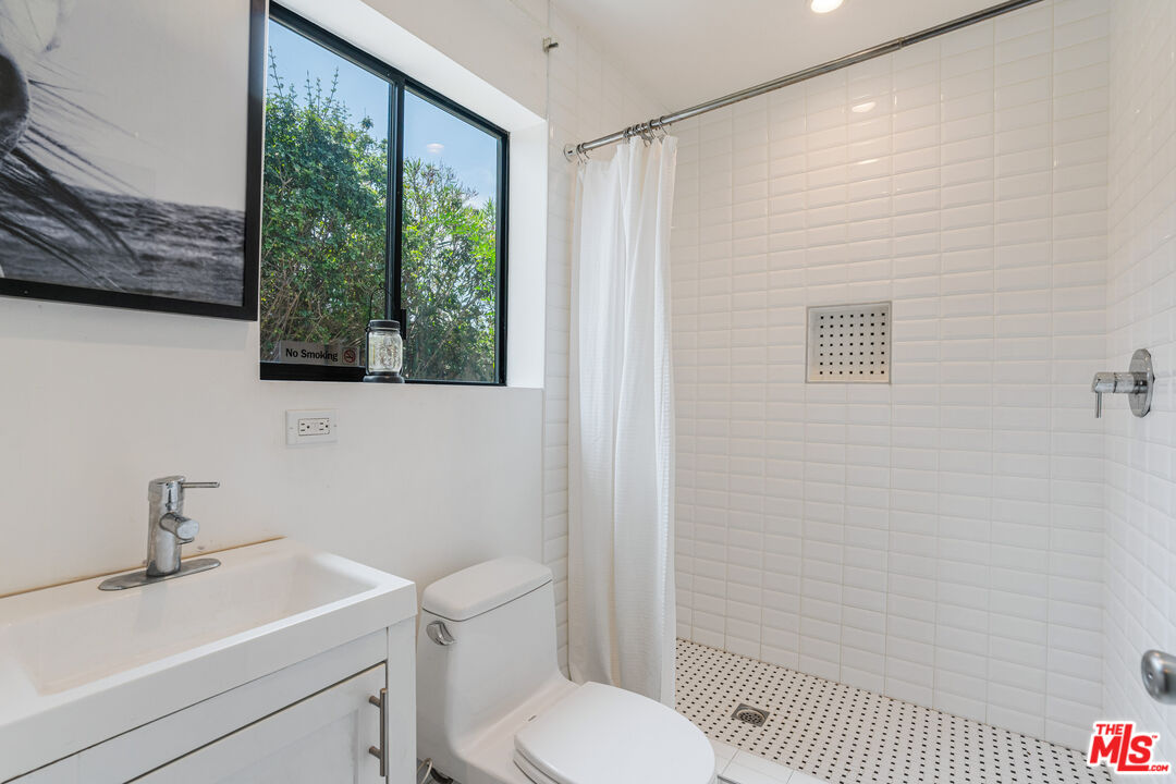 918 Indiana Avenue Venice, CA 90291 - Photo 27 of 36