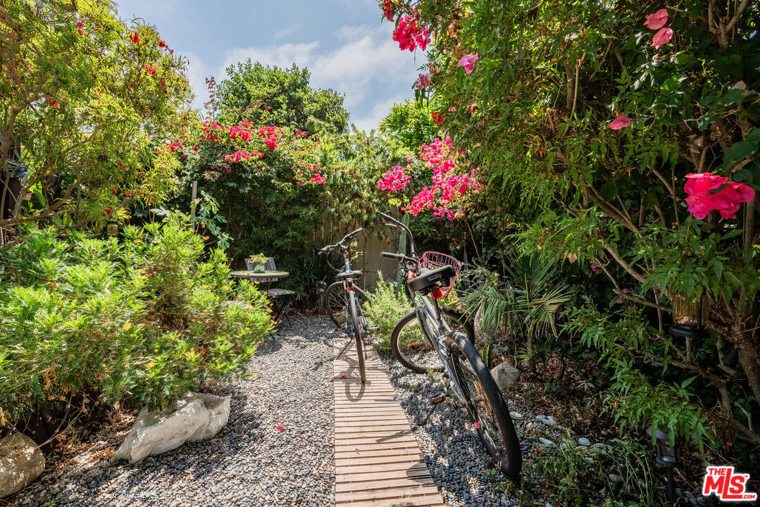 918 Indiana Avenue Venice, CA 90291 - Photo 28 of 36