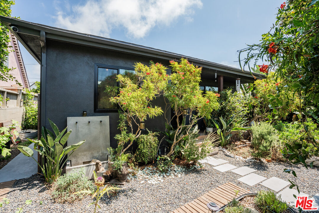 918 Indiana Avenue Venice, CA 90291 - Photo 30 of 36