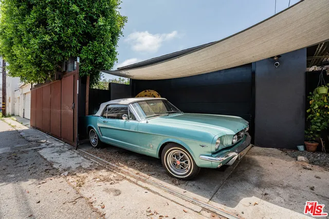 $2,100,000 | 918 Indiana Avenue, Venice, CA 90291