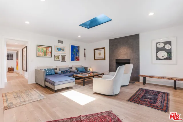 $2,100,000 | 918 Indiana Avenue, Venice, CA 90291