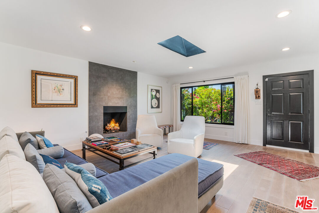 918 Indiana Avenue Venice, CA 90291 - Photo 5 of 36