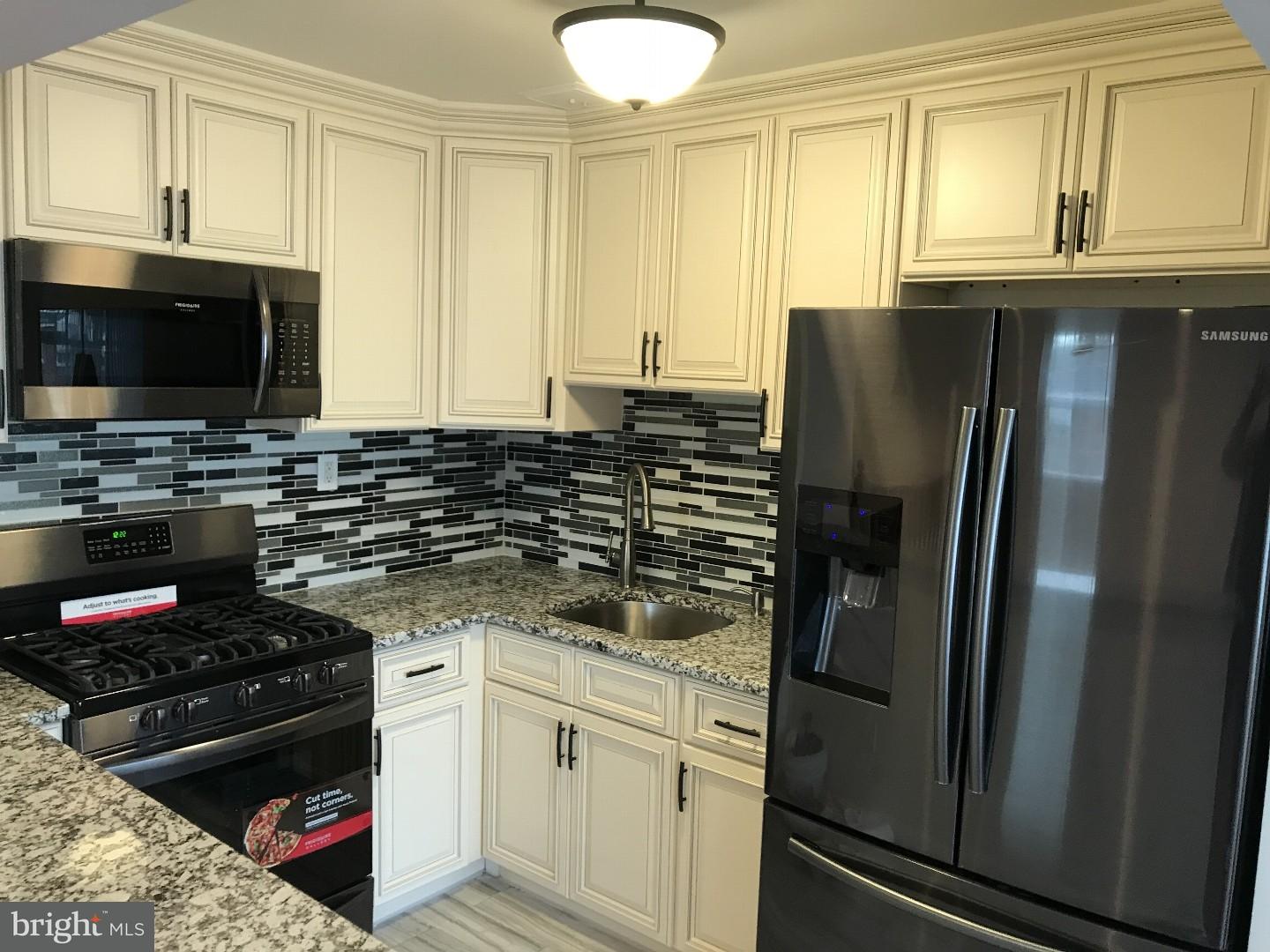 3870 Fairdale Road Philadelphia, PA 19154 - Photo 2 of 25 Gallery Image 2
