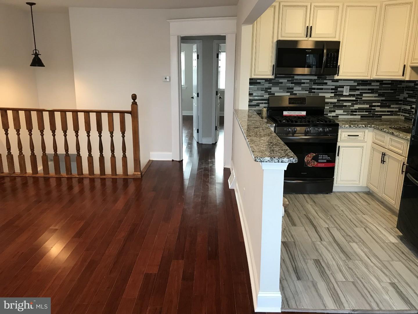 3870 Fairdale Road Philadelphia, PA 19154 - Photo 3 of 25 Gallery Image 3