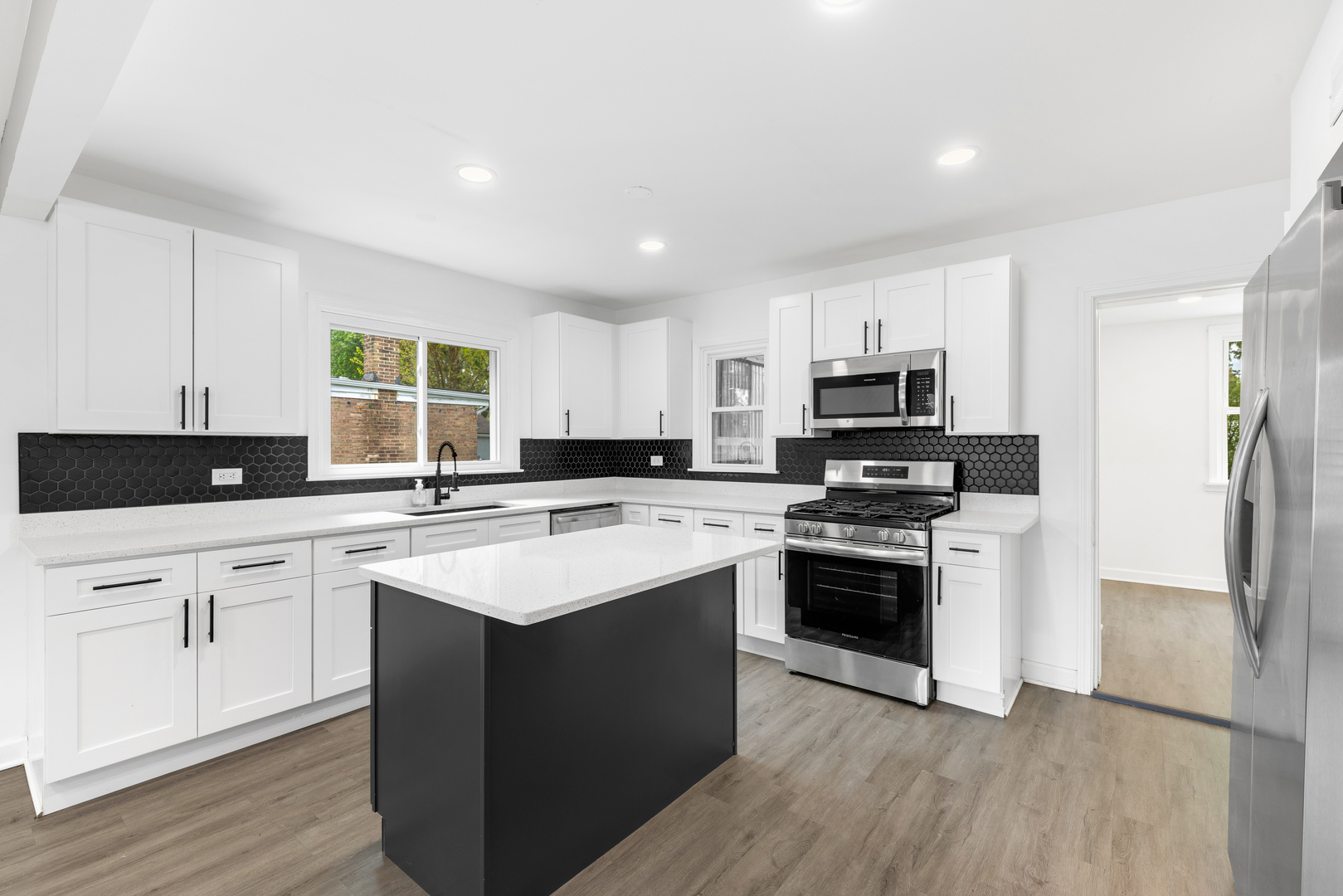 6754 South 78th Avenue Bridgeview, IL 60455 - Photo 9 of 25