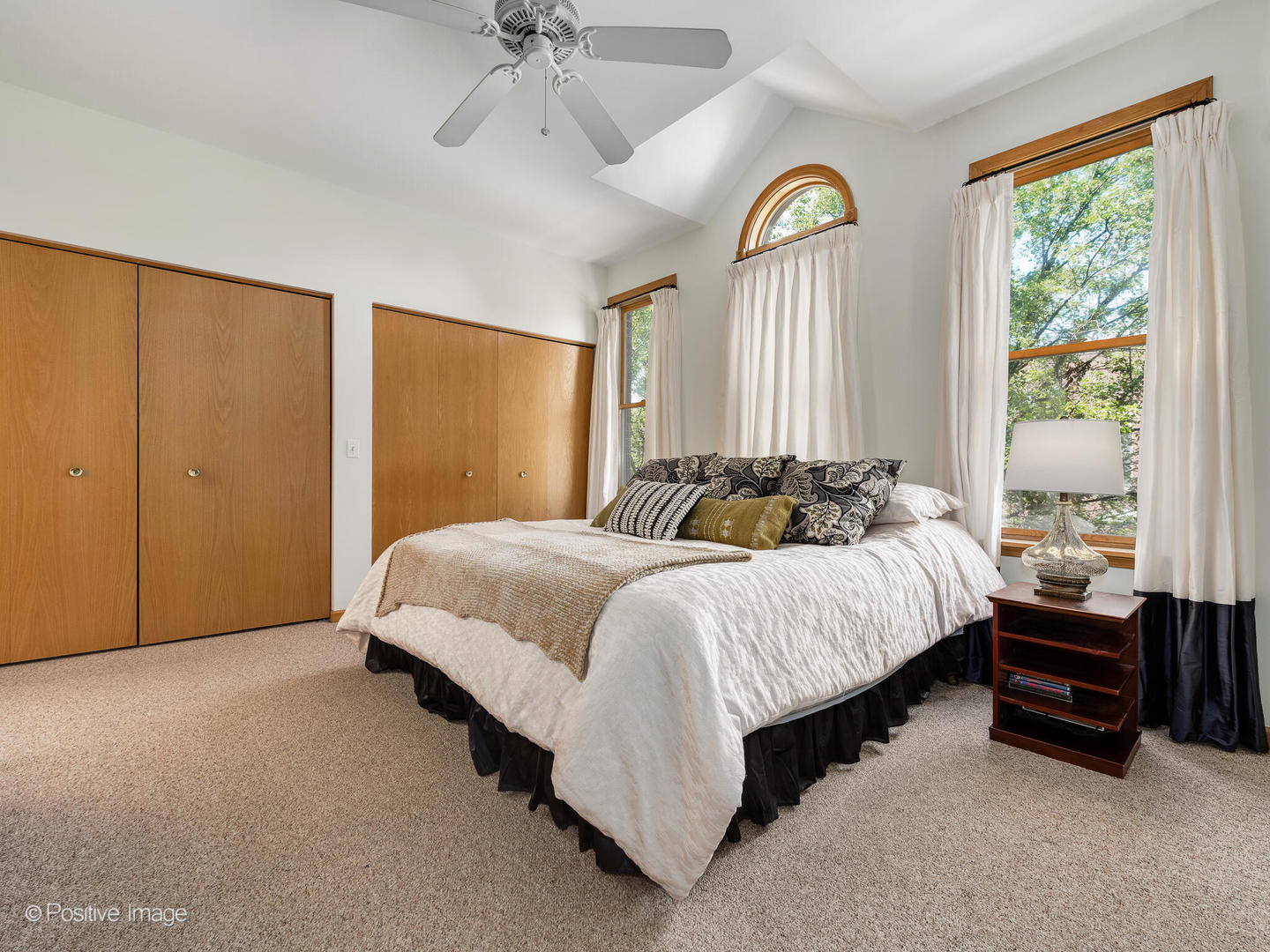 1215 West Lexington Street, Unit E Chicago, IL 60607 - Photo 11 of 21 a bedroom with a bed and a window