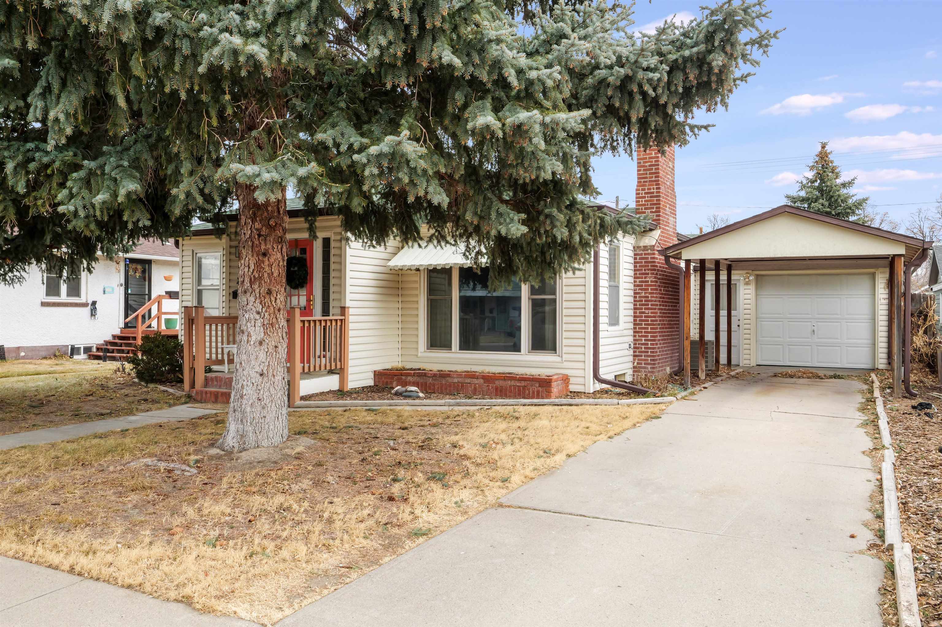 2425 East B Street Torrington, WY 82240 - Photo 3 of 34