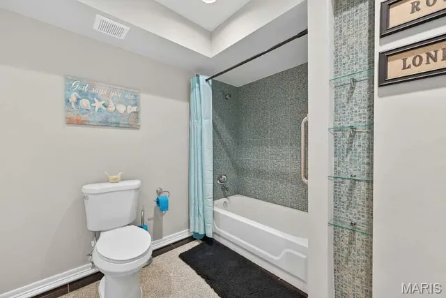 $230,000 | 1033 Wilton Royal Drive, Unit 204, Creve Coeur, MO 63146