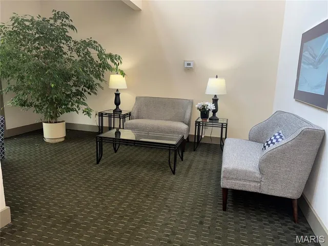 $230,000 | 1033 Wilton Royal Drive, Unit 204, Creve Coeur, MO 63146