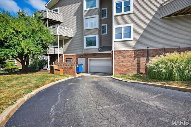 $230,000 | 1033 Wilton Royal Drive, Unit 204, Creve Coeur, MO 63146