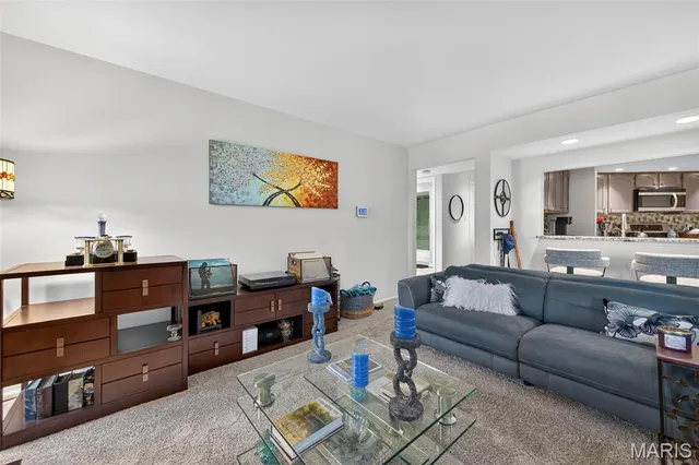 $230,000 | 1033 Wilton Royal Drive, Unit 204, Creve Coeur, MO 63146