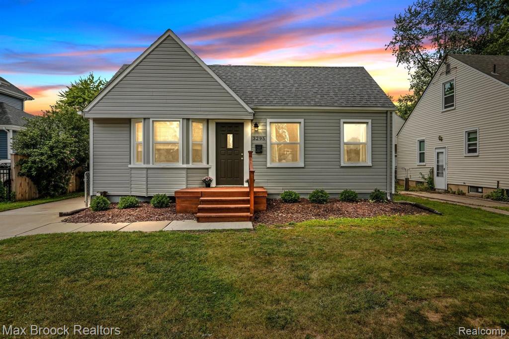 3295 Cumberland Road Berkley, MI 48072 - Photo 1 of 25