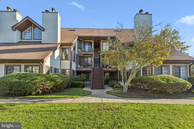 $405,000 | 6006 Curtier Drive, Unit F, Alexandria, VA 22310