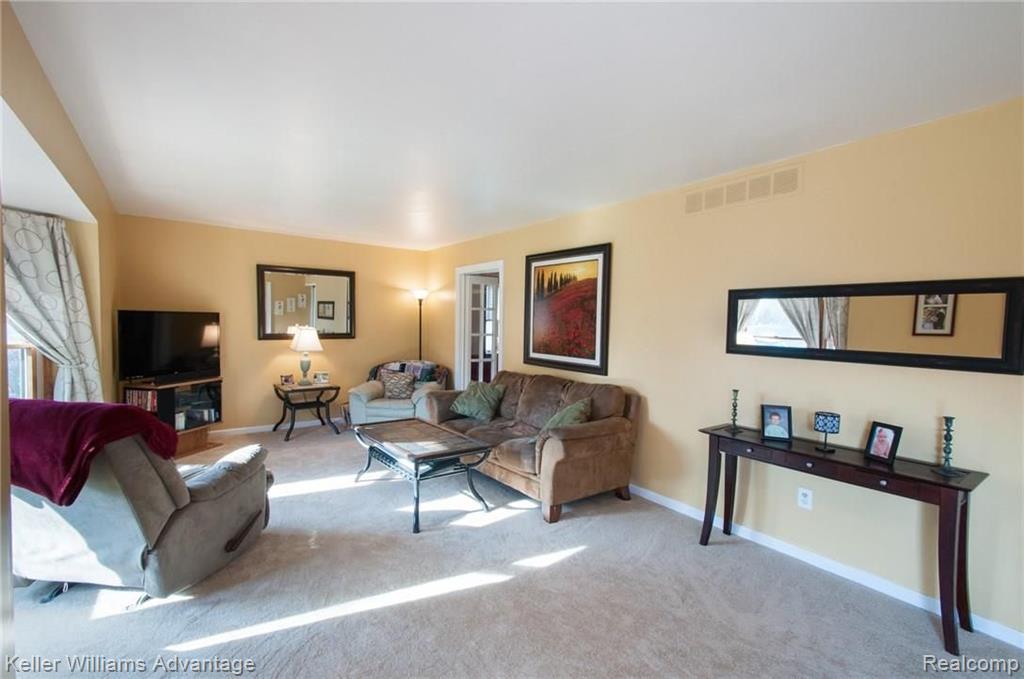 14466 Riverside Street Livonia, MI 48154 - Photo 7 of 44 Gallery Image 7
