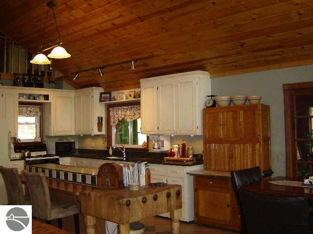 5308 East State Road Cadillac, MI 49601 - Photo 11 of 15 1711379-10.JPG