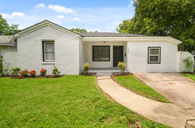 a front view of house with yard