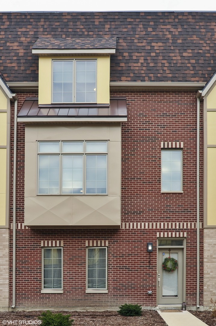 327 Chestnut Lane Oak Park, IL 60302 - Photo 1 of 24