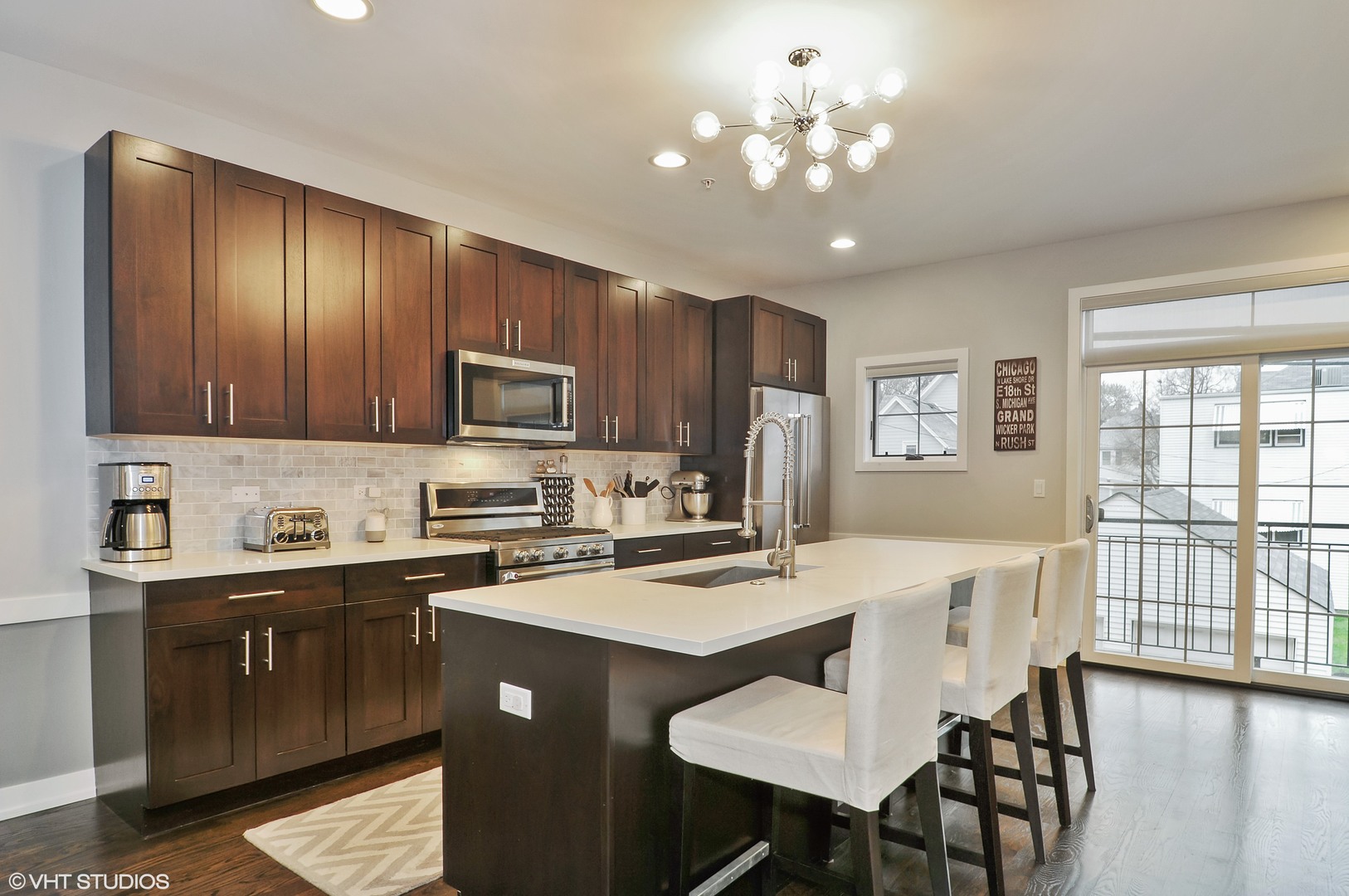 327 Chestnut Lane Oak Park, IL 60302 - Photo 10 of 24