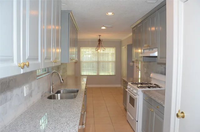 $1,900 | 6502 Briar Terrace Drive, Houston, TX 77072