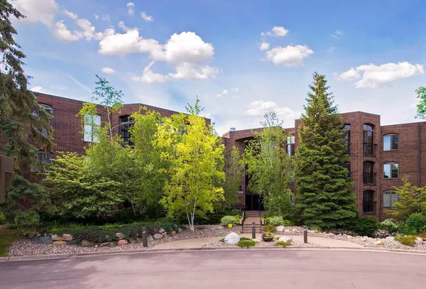 $450,000 | 8400 Pennsylvania Road, Unit 125, Bloomington, MN 55438