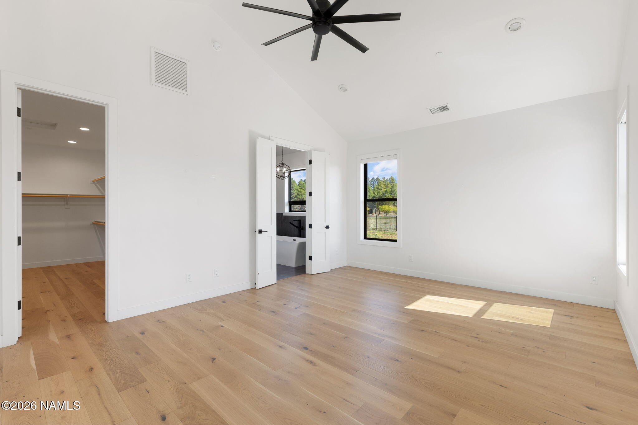 5234 West Brackin Ranch Road Flagstaff, AZ 86001 - Photo 23 of 43 Primary bedroom