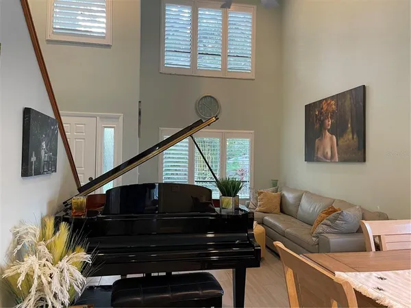 a view of a livingroom with furniture