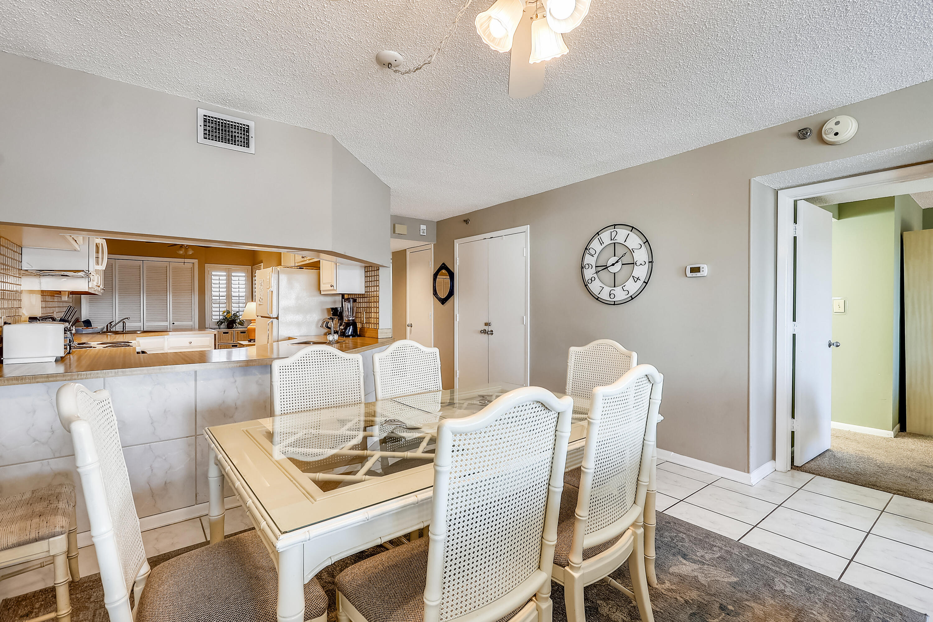 506 Gulf Shore Drive, Unit 617 Destin, FL 32541 - Photo 8 of 39 Dining Area