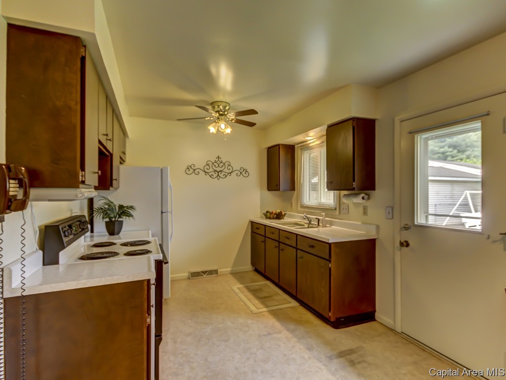 1308 Crestview Drive Springfield, IL 62702 - Photo 3 of 16