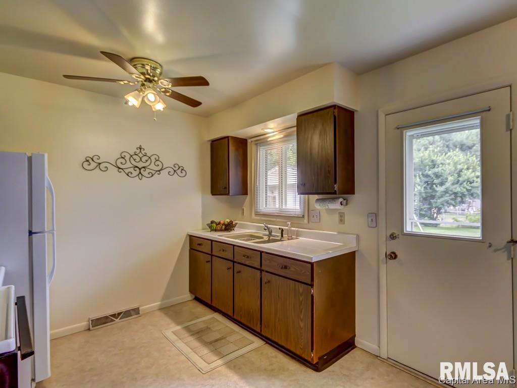 1308 Crestview Drive Springfield, IL 62702 - Photo 5 of 16