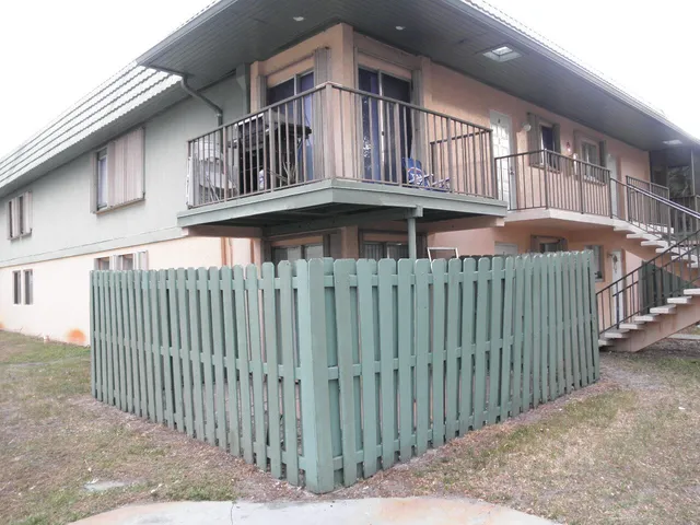 $1,900 | 1856 Fairview Villas Drive, Unit 1, Palm Springs, FL 33406