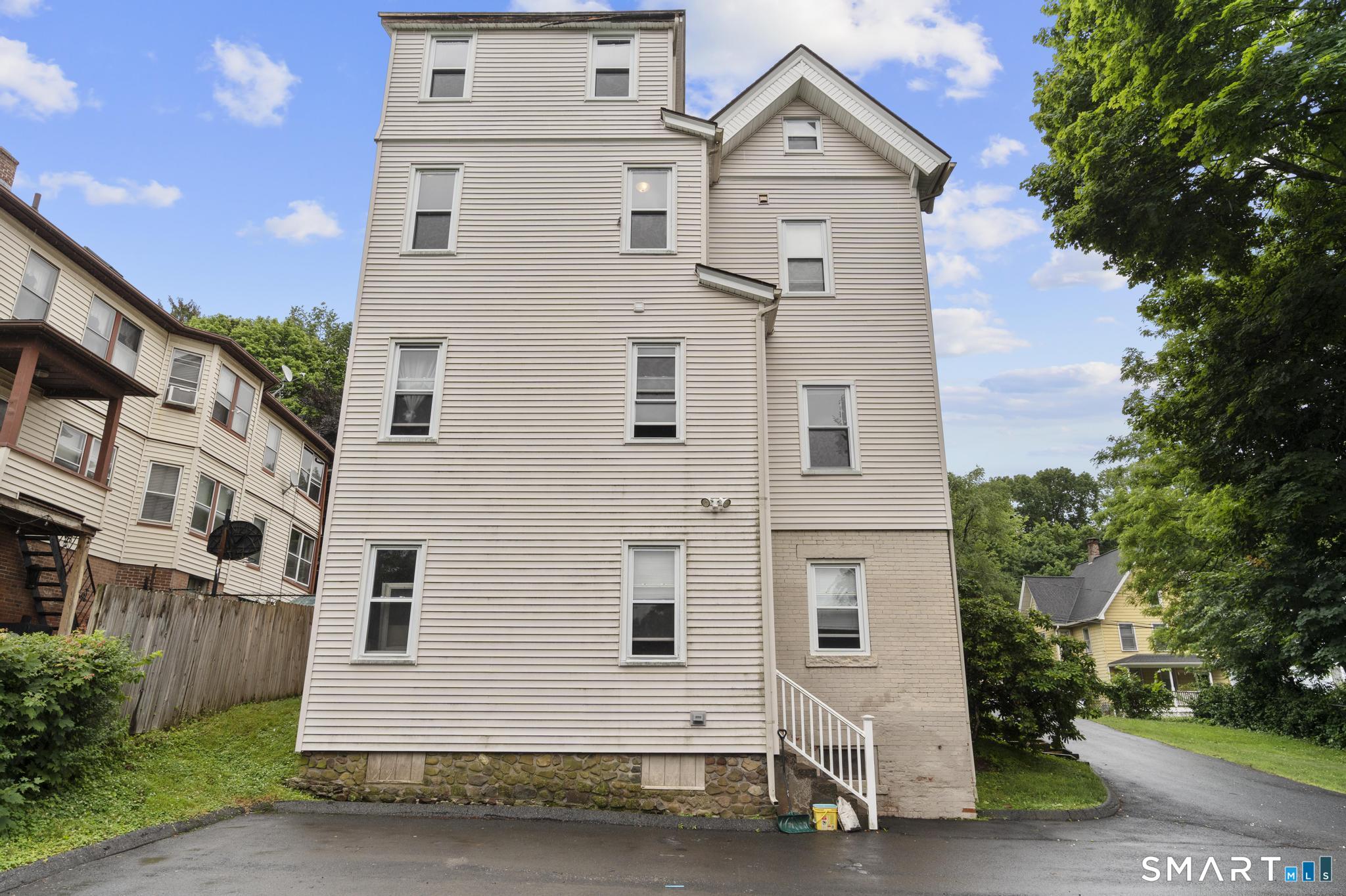 83 Pleasant Street Meriden, CT 06450 - Photo 5 of 30