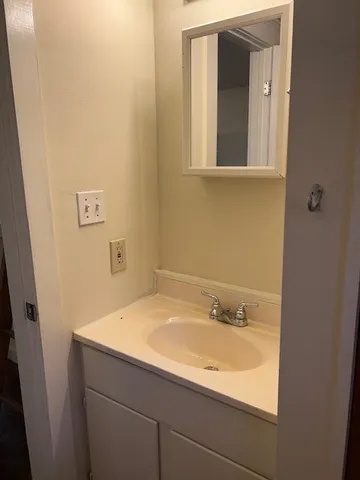 $850 | 4409 Sinclair Avenue, Unit B, Austin, TX 78756