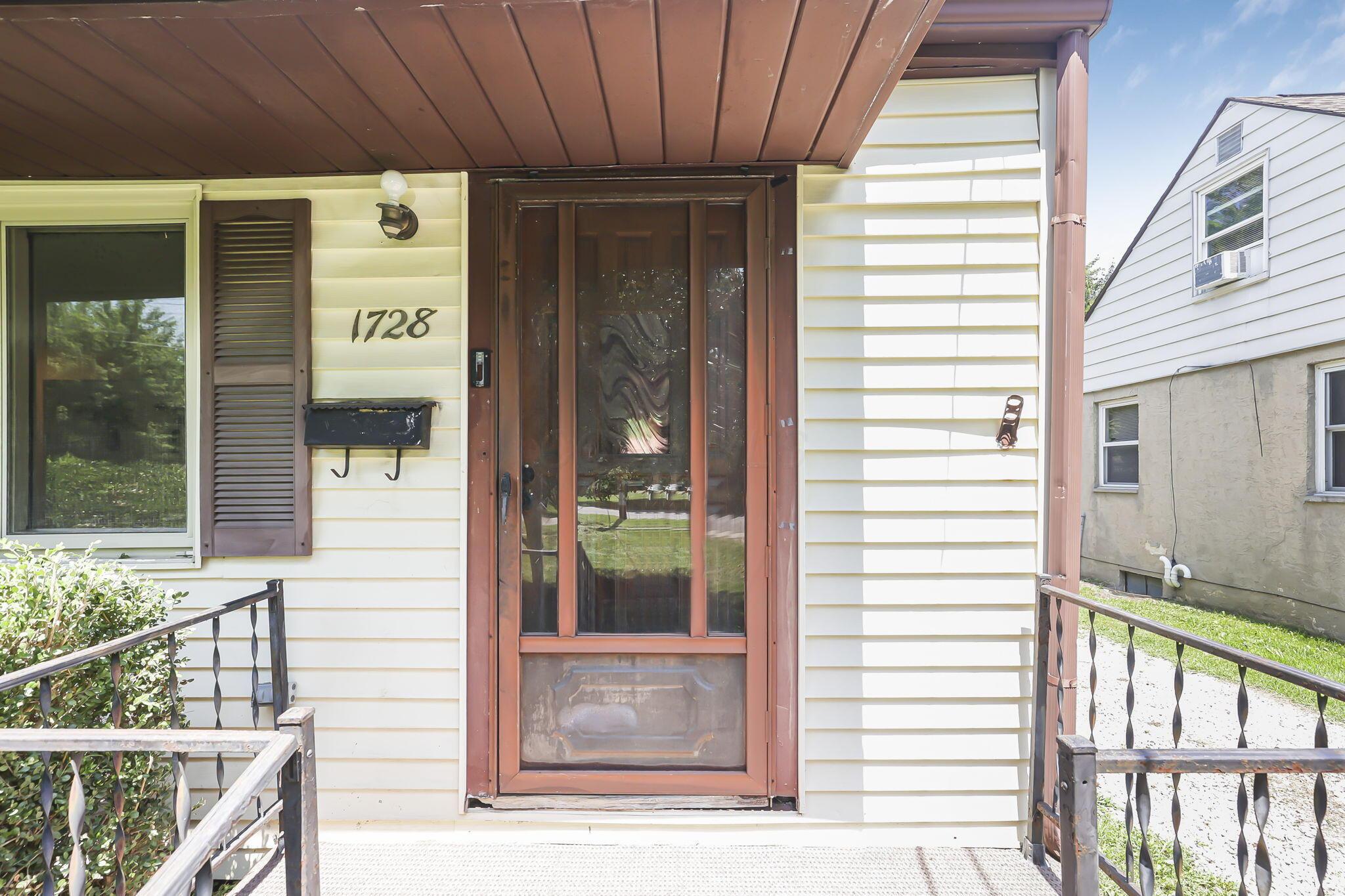 1728 East Cooke Road Columbus, OH 43224 - Photo 8 of 49 8-web-or-mls-0N4A7400
