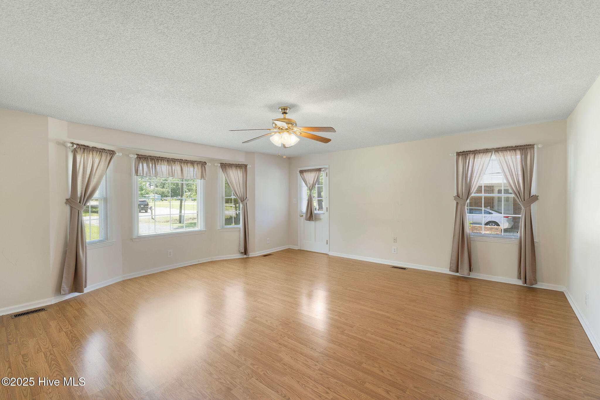 263 Lagrange Road La Grange, NC 28551 - Photo 7 of 25 5T5A6154