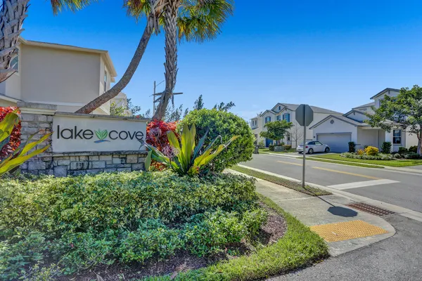 $2,600 | 1905 Vernon Street, Unit TOP, Lake Worth Beach, FL 33460