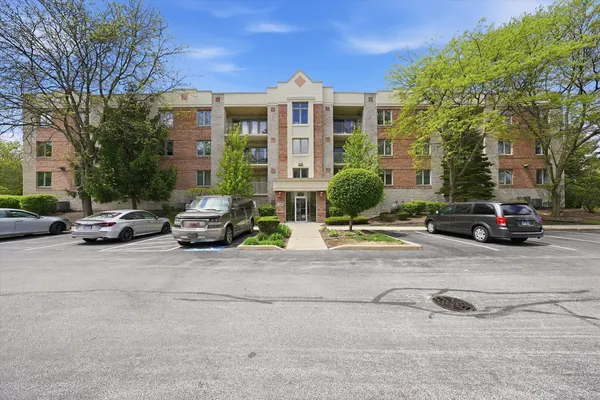 $289,900 | 7841 West 157th Street, Unit 305, Orland Park, IL 60462