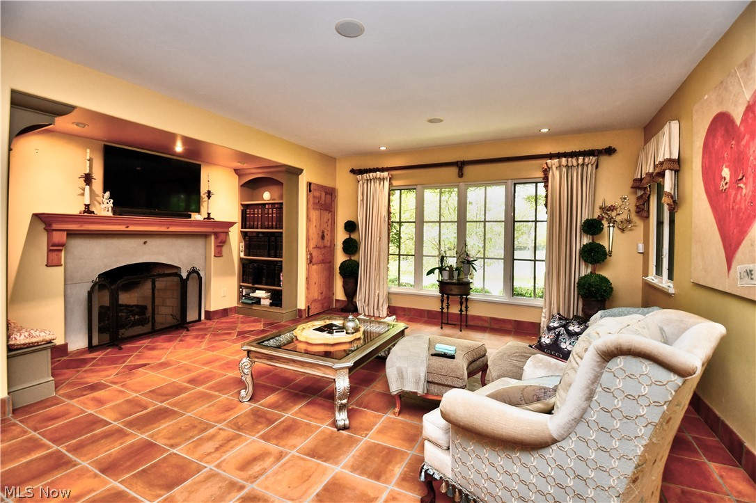 521 Crystal Lake Road Akron, OH 44333 - Photo 10 of 30 Gallery Image 10