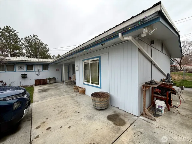 a view of a house with backyard and sitting area