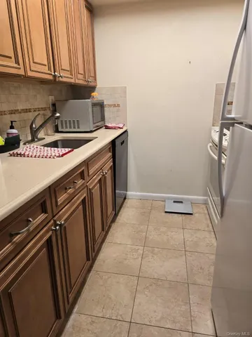 $3,200 | 142 Main Street, Unit 3D, Mineola, NY 11501