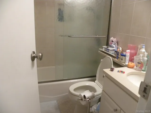 $3,200 | 142 Main Street, Unit 3D, Mineola, NY 11501