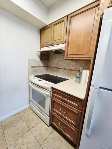 an empty room with closet