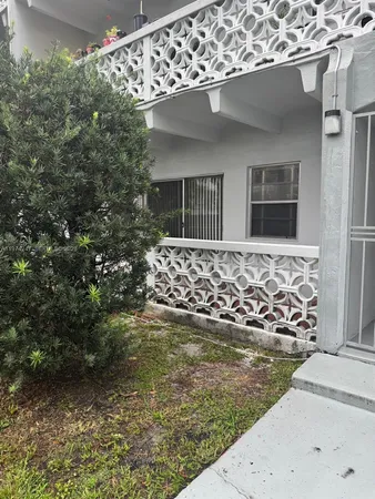 $1,375 | 2005 Sans Souci Boulevard, Unit 104, North Miami, FL 33181