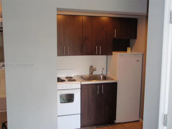 $1,375 | 2005 Sans Souci Boulevard, Unit 104, North Miami, FL 33181