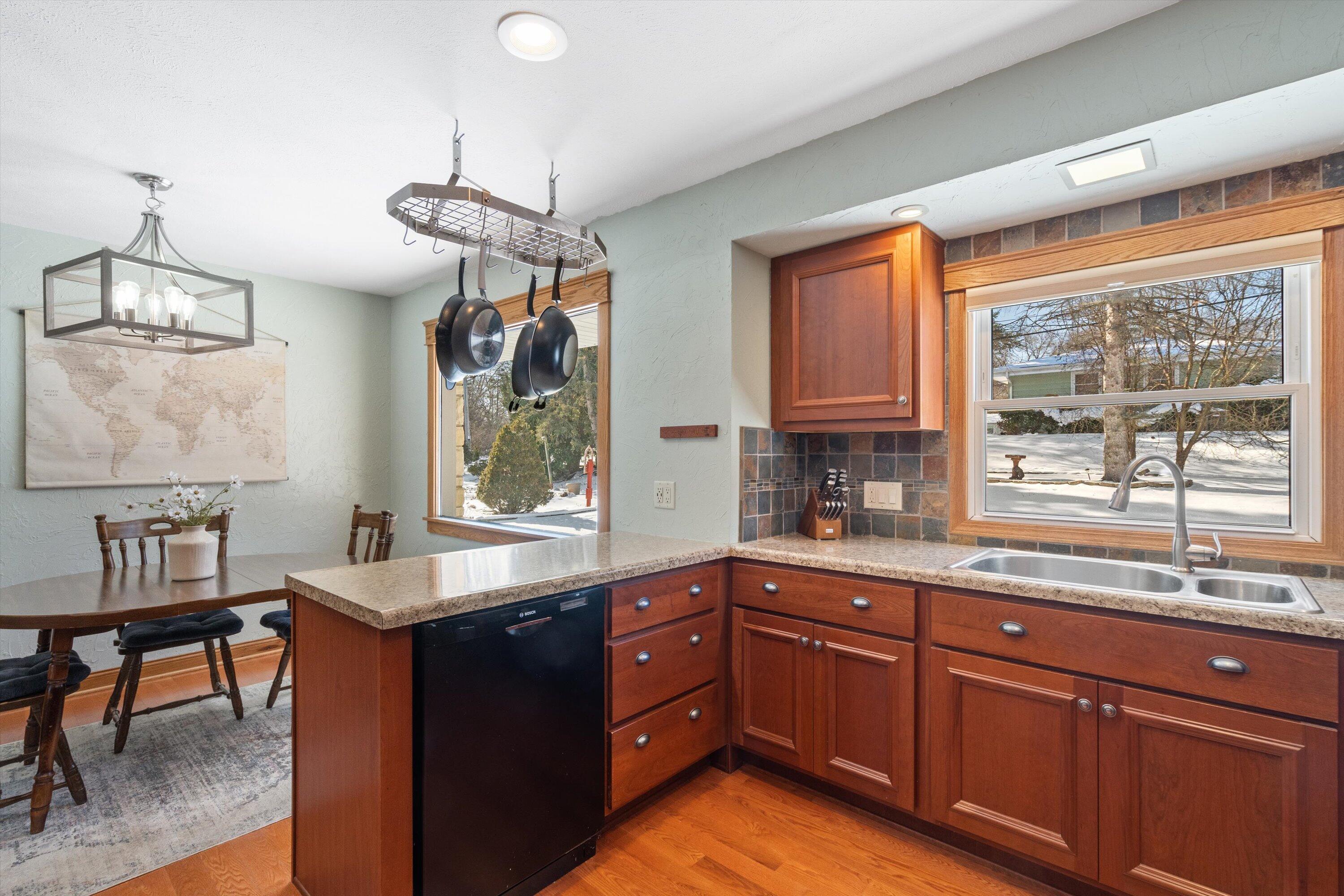 7503 North 39th Street Milwaukee, WI 53209 - Photo 10 of 26 Kitchen to Dining