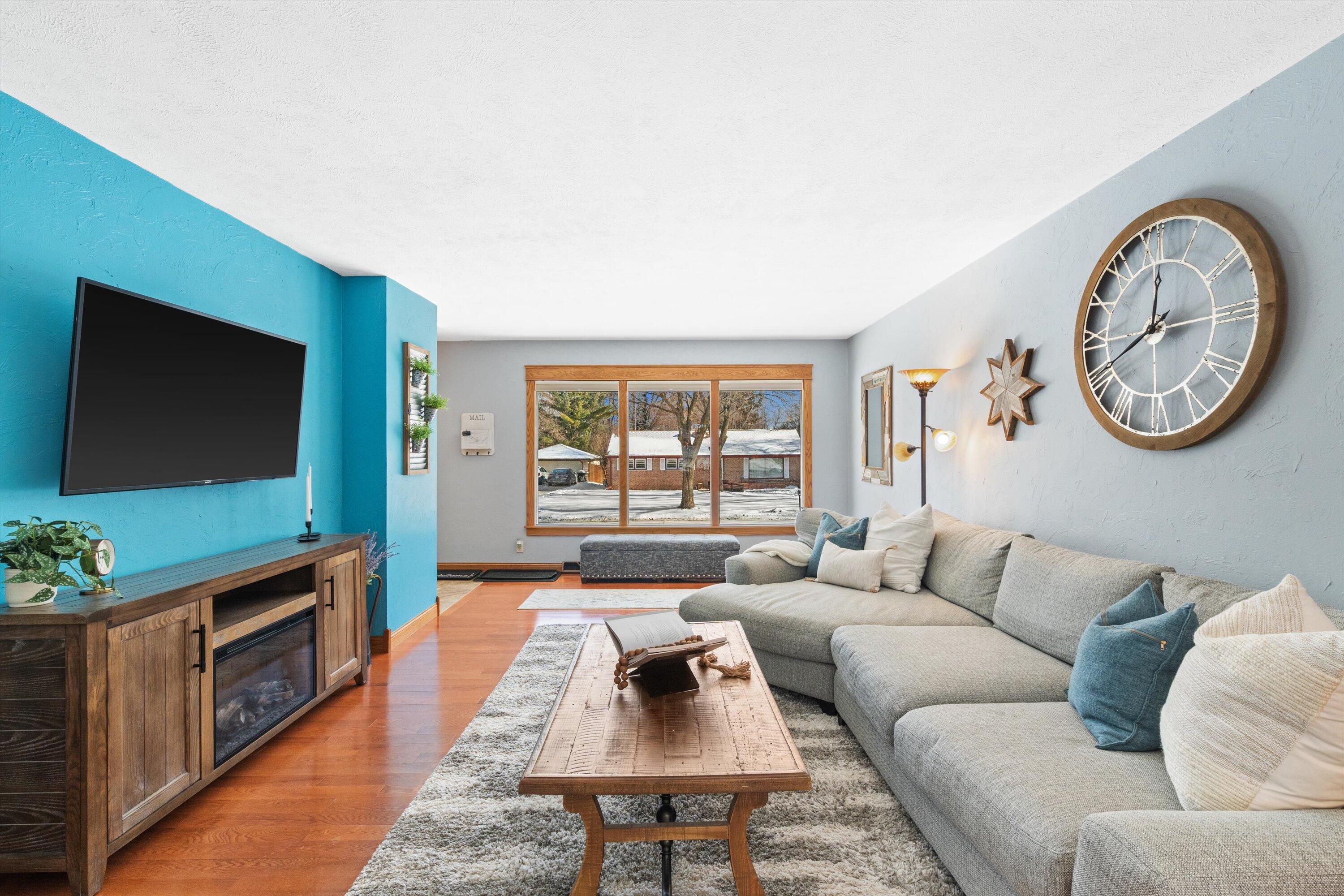 7503 North 39th Street Milwaukee, WI 53209 - Photo 4 of 26 Spacious Living Room