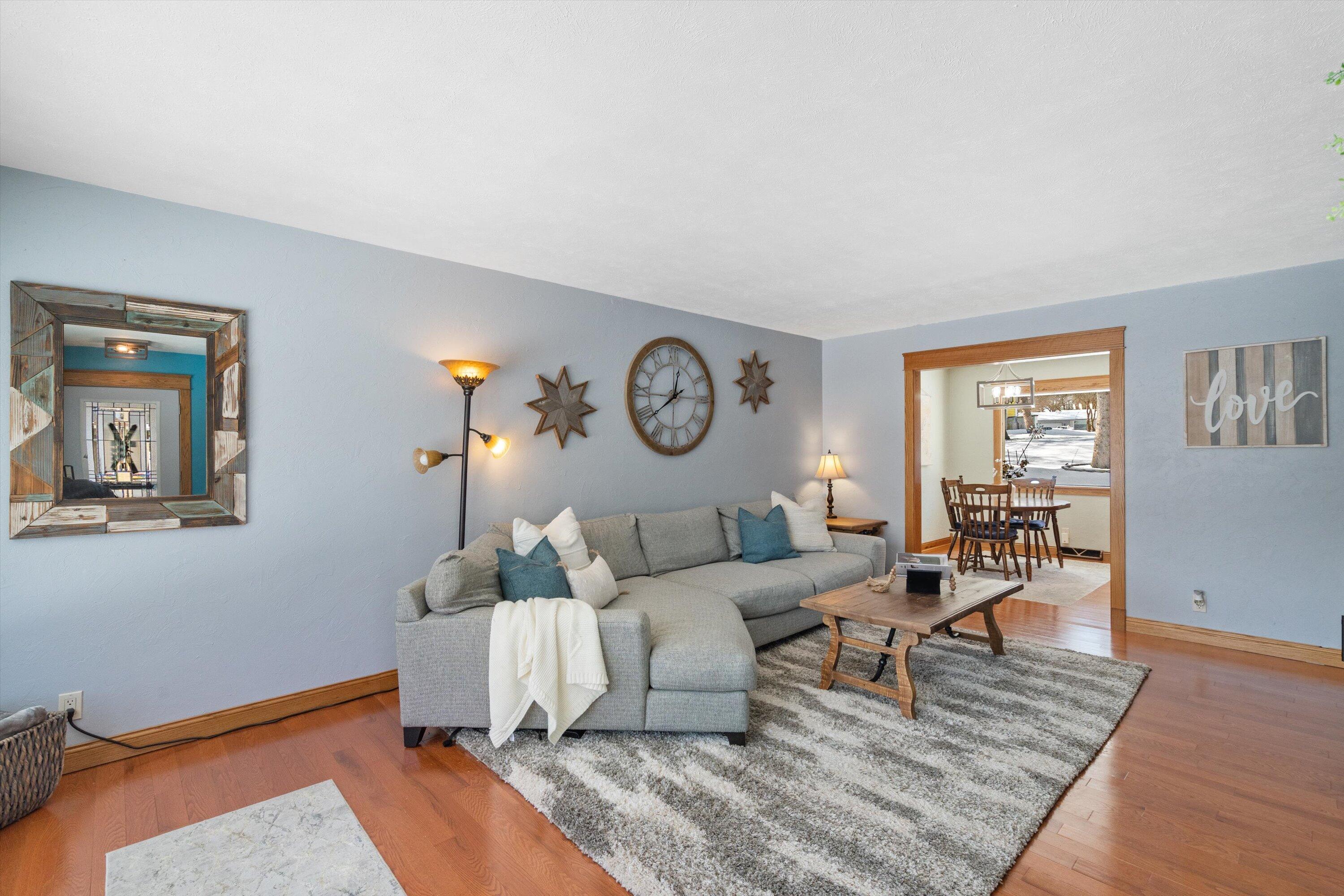 7503 North 39th Street Milwaukee, WI 53209 - Photo 6 of 26 Living Room